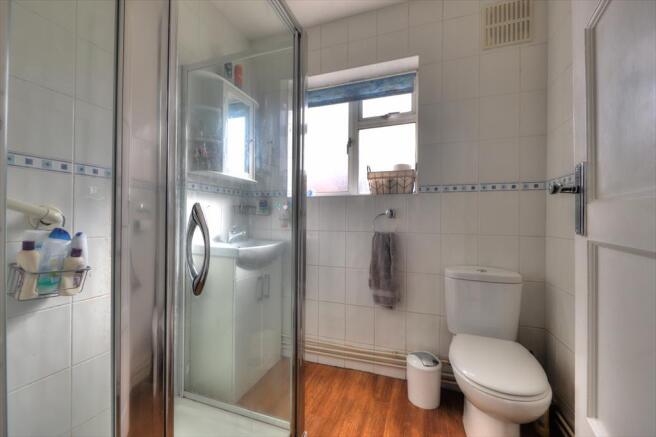 17 pinn shower room.jpg