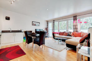 Flat 15, 166, Tower Bridge Road, London SE1 3LZ