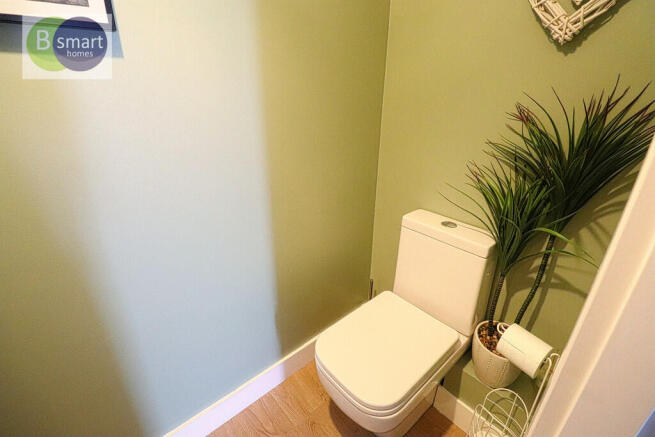 5 bed Town House for sale Image 7