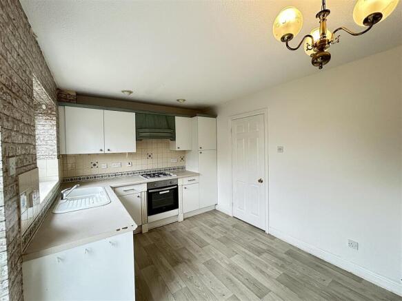 3 bed Semi-Detached for sale Image 4