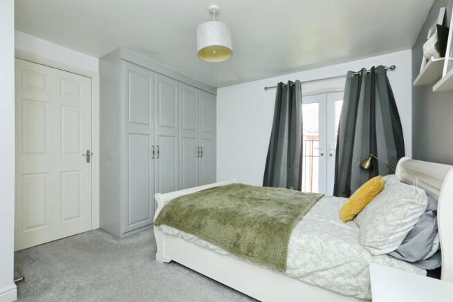 4 bed Semi-Detached for sale Image 10