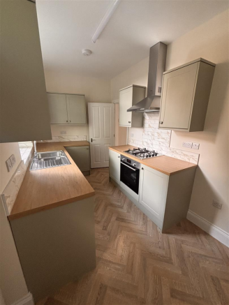 2 bed End of Terrace to rent Image 4