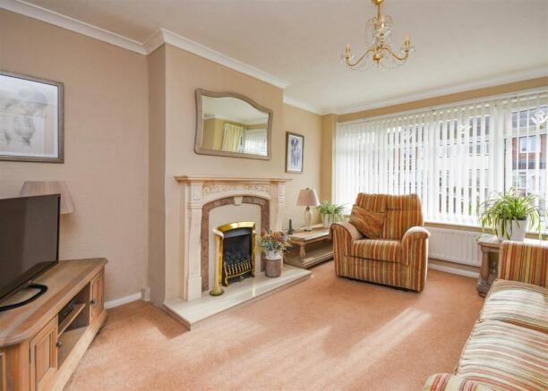12 Oakfield Road - Lounge.jpg