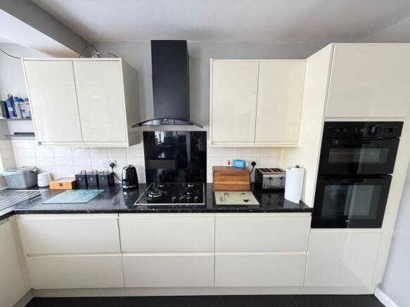 3 bed Terraced for sale Image 5