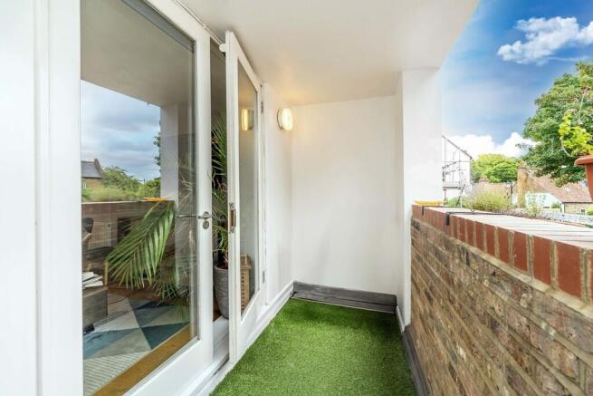 8 Flood Lane, TW1...