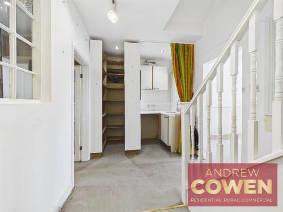 7 bed House for sale Image 8