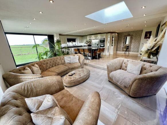 Open Plan Living/Dining Kitchen
