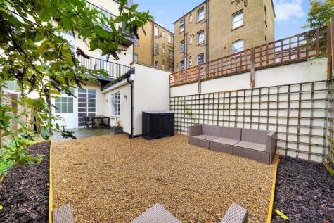 Halesworth Court, Bow, E3