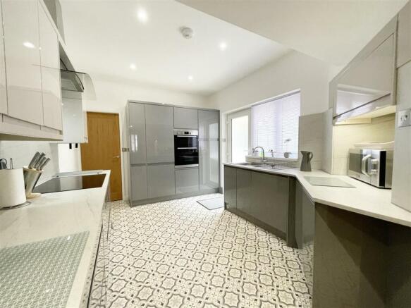 2 bed Apartment for sale Image 8