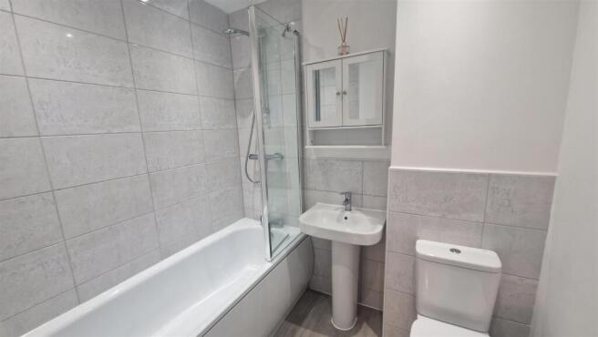 Family bathroo