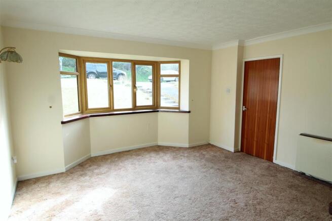 Lounge 2.JPG