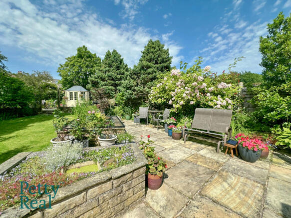 4 bed Semi-Detached for sale Image 7