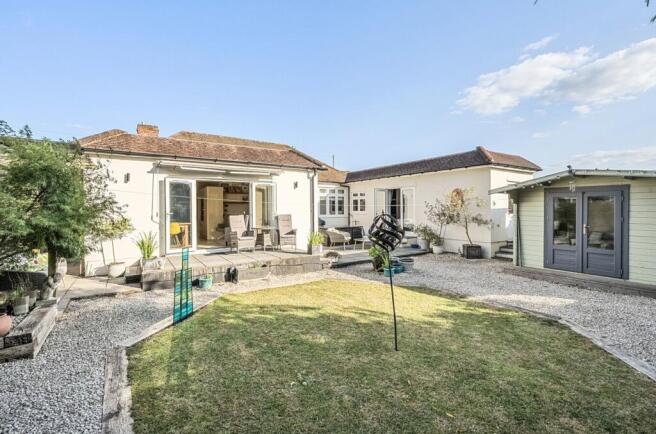 Mavis Avenue, Epsom