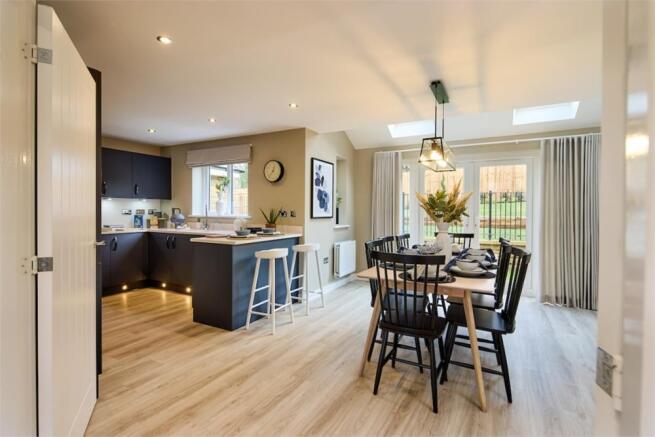 5 bed Detached for sale Image 7