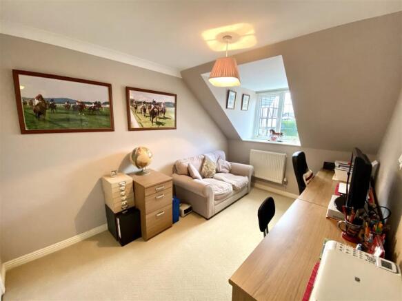 BEDROOM 4