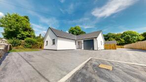 Cludfan, Greenfield Road, Twyn, Ammanford SA18 1JJ