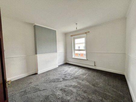 2 bed Terraced to rent Image 5