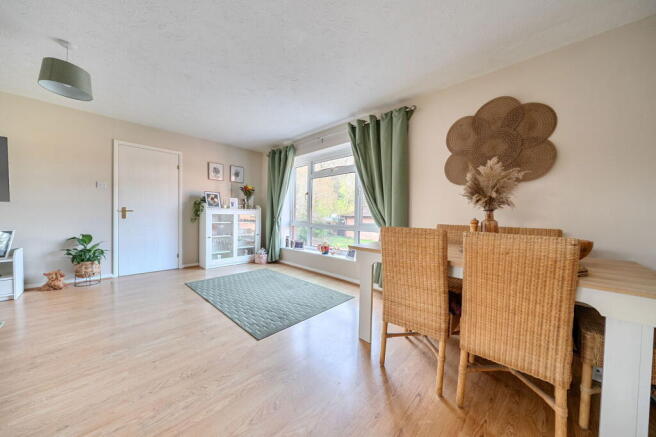 Royal Close, Basingstoke RG22 4XE photo 4