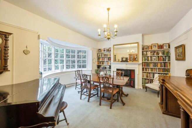 6 bed Semi-Detached for sale Image 5