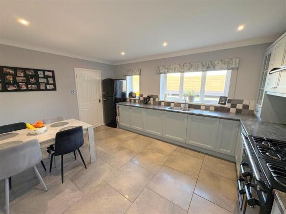 Kitchen c.jpg