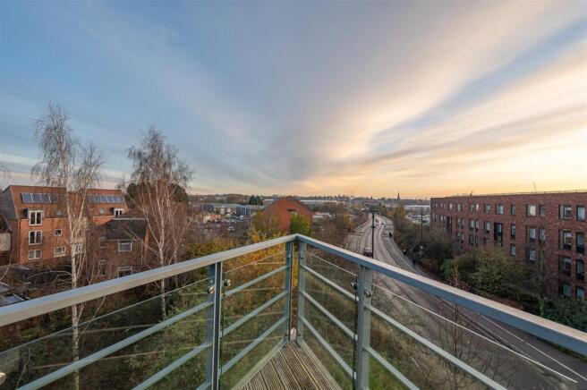 3 bed Duplex for sale Image 11