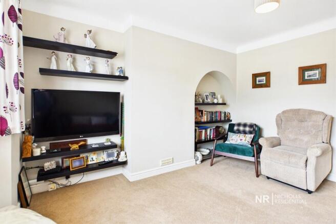 Whitehall Crescent, Chessington, Surrey. KT9 photo 4