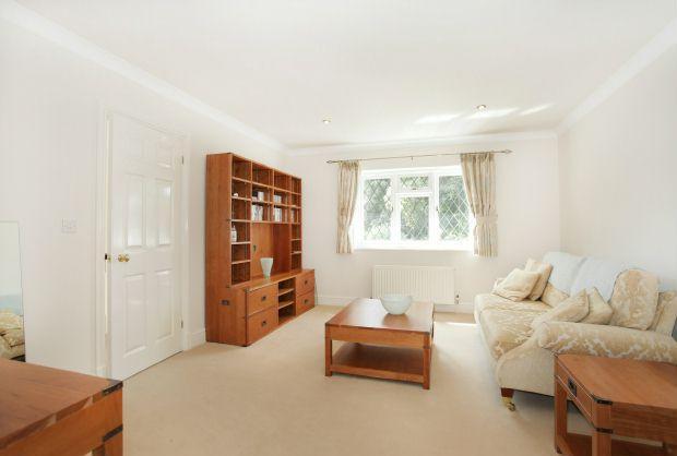 SITTING ROOM/BEDROOM