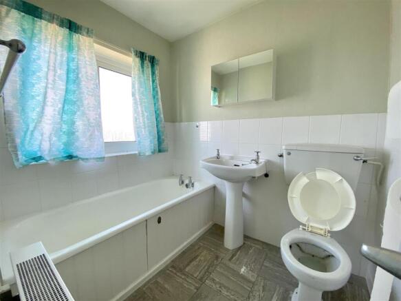 3 bed Semi-Detached for sale Image 11