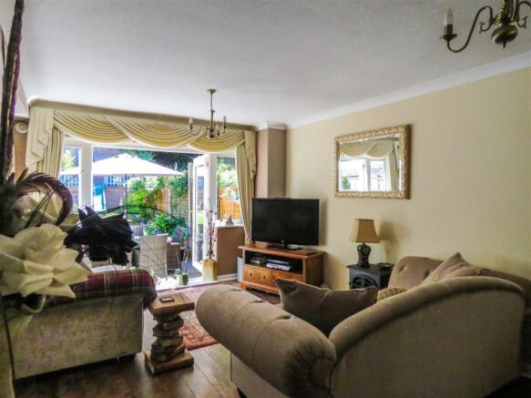 LOUNGE AREA