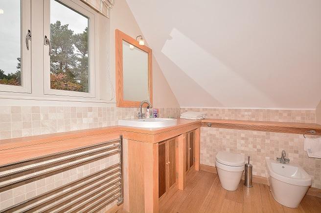 En-suite 1 of 2