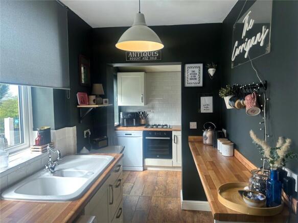 3 bed Semi-Detached for sale Image 9