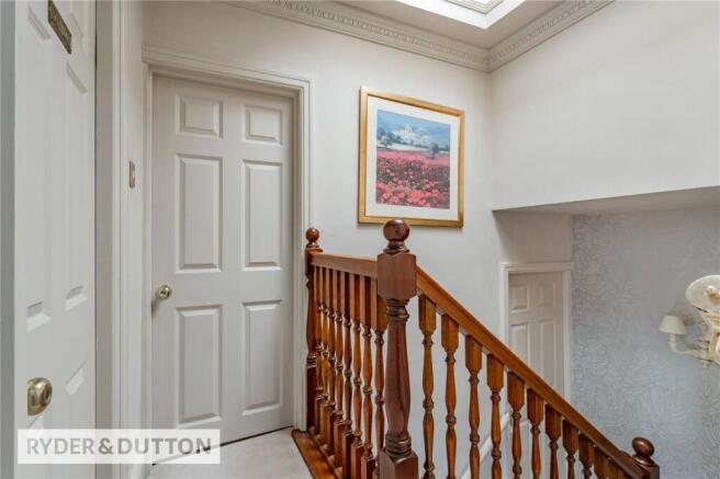 5 bed Detached for sale Image 9