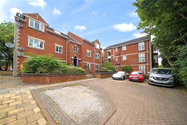 3 bed Apartment for sale Image 11