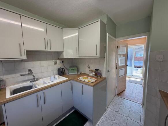 Wychbury Road, Quarry Bank, DY5 2XU photo 4