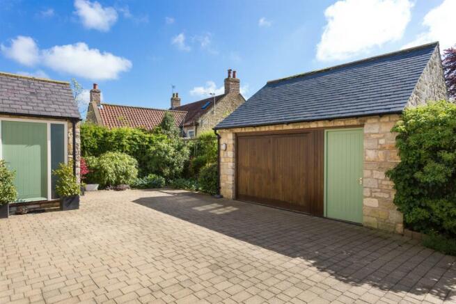 Garage & Parking