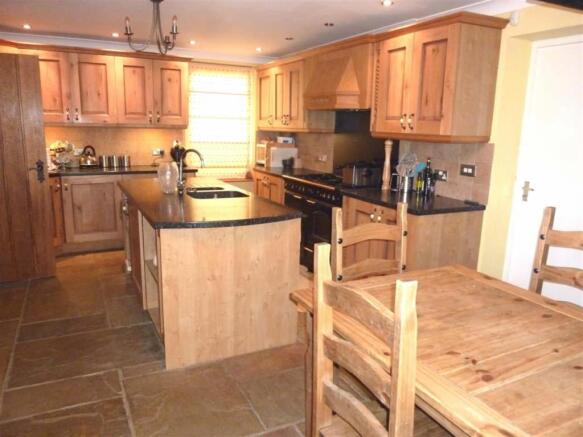 FAMILY KITCHEN