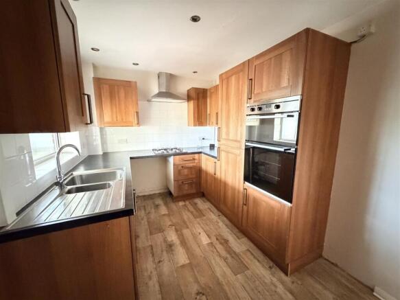 Shugborough Close, Werrington, Stoke-On-Trent photo 5