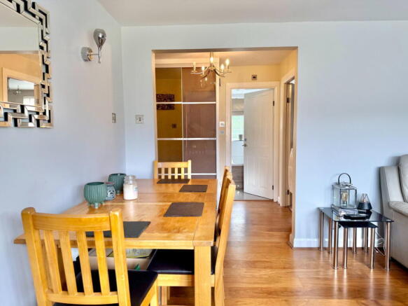 2 bed Flat for sale Image 7