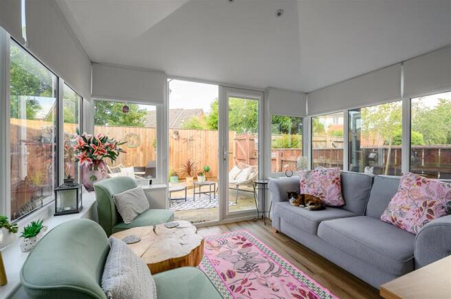 3 bed Town House for sale Image 9