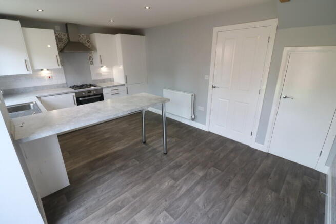 3 bed Semi-Detached to rent Image 5