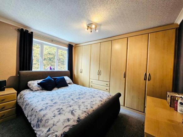 4 bed Detached for sale Image 10