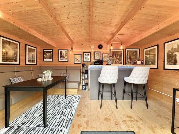 BAR/SUMMERHOUSE