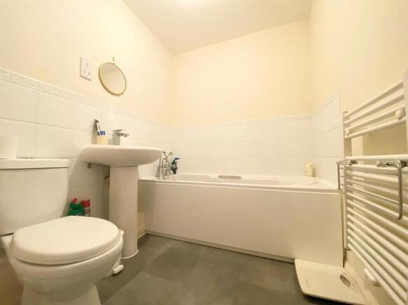 Bathroom.jpg
