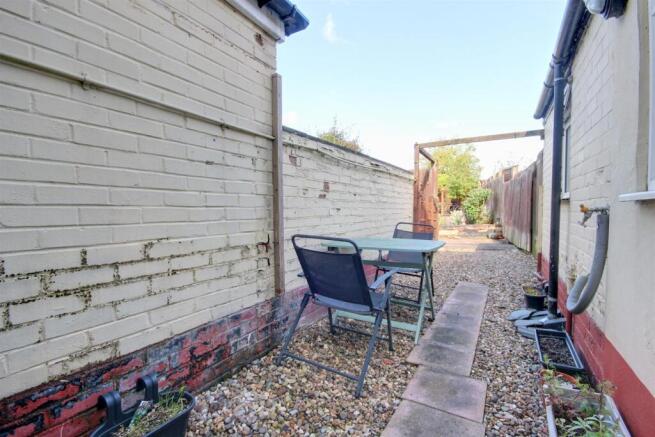2 bed Terraced for sale Image 9