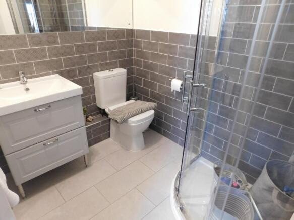 En-Suite to Bedroom 1