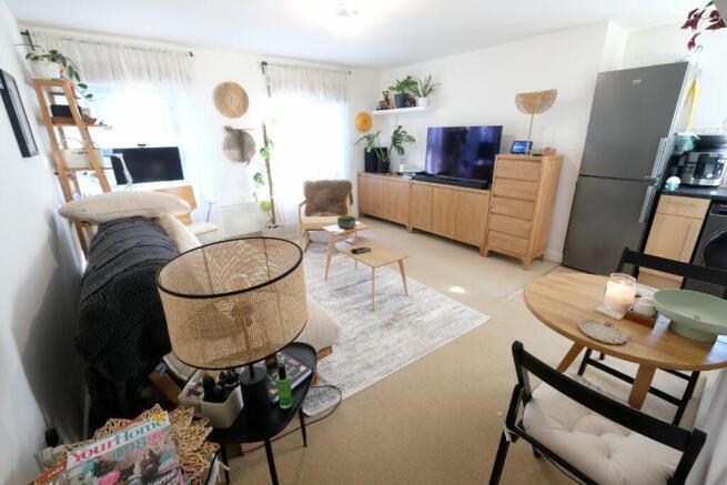 SITTING/DINING ROOM