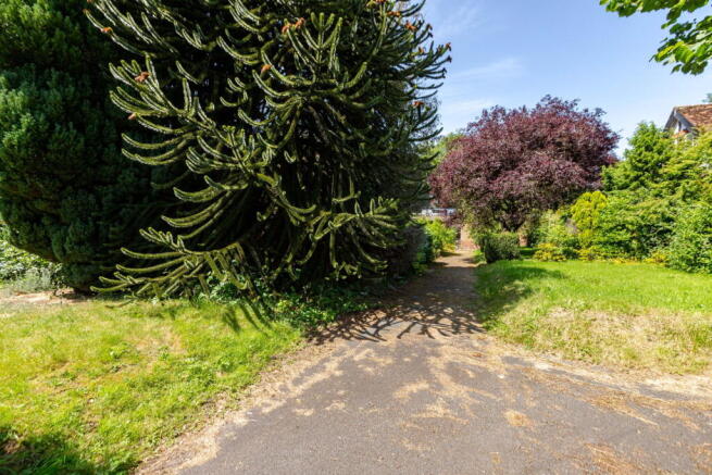 5 bed Detached for sale Image 6