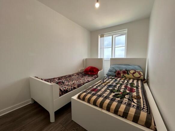 3 bed House to rent Image 6
