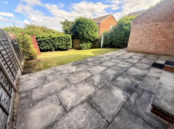 4 bed Detached to rent Image 11