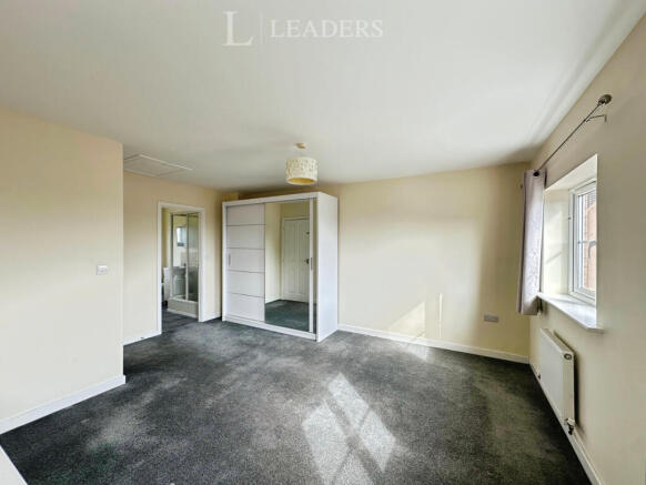 Master Bedroom (2)